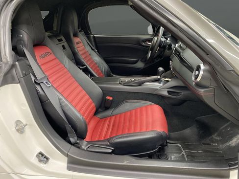 Used 2020 FIAT 124 Spider Abarth w/ Convenience Group image 39