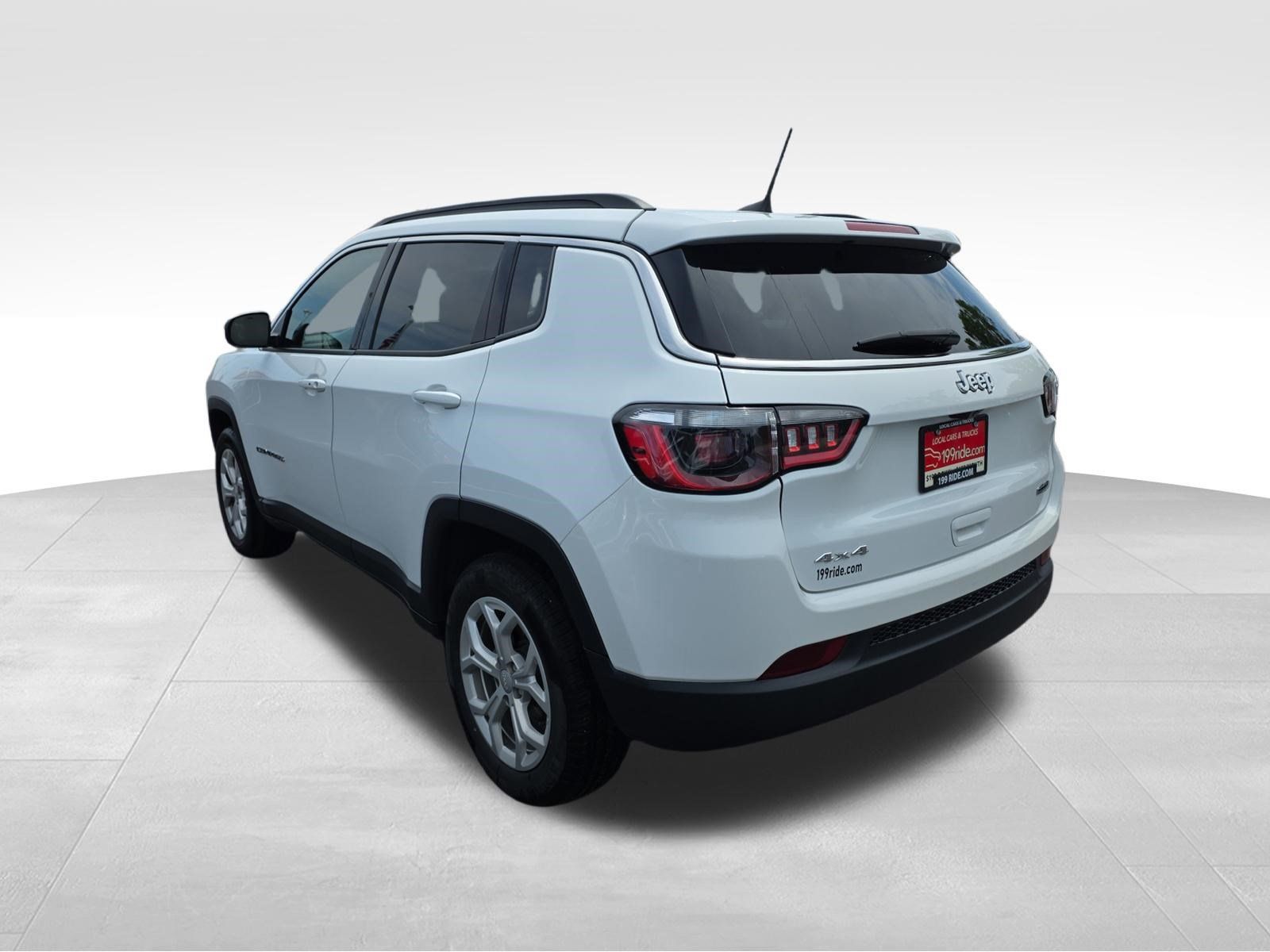 Used 2024 Jeep Compass Latitude AWD/4WD image 4