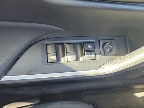 Used 2025 Toyota RAV4 LE AWD/4WD image 22