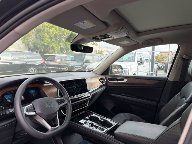 Used 2024 Volkswagen Atlas SE w/ Panoramic Sunroof Package AWD/4WD image 8