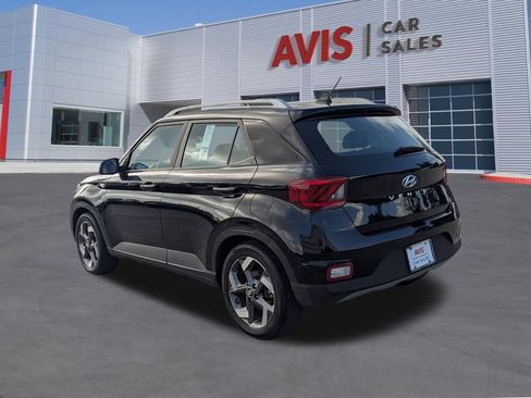 Used 2025 Hyundai Venue SEL FWD image 6