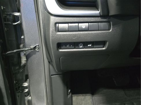 Used 2025 Nissan Rogue SV FWD image 10
