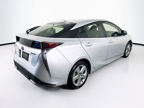 Used 2016 Toyota Prius Three Touring image 9