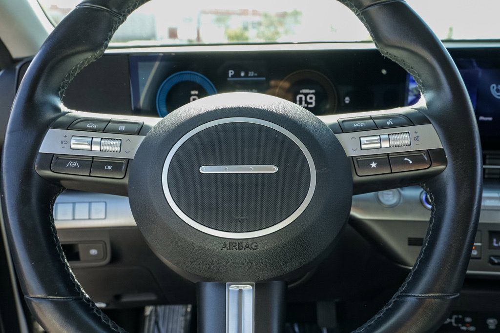 Used 2025 Hyundai Kona SEL FWD image 28