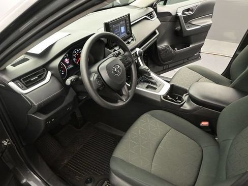 Used 2022 Toyota RAV4 XLE w/ Convenience Package FWD image 6