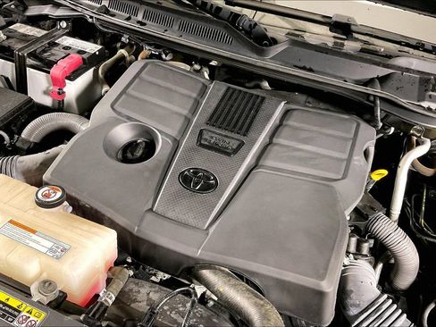 Used 2023 Toyota Tundra SR5 AWD/4WD image 39