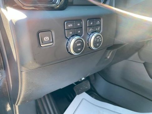 Used 2025 GMC Sierra 3500 AT4 w/ Technology Package AWD/4WD image 24