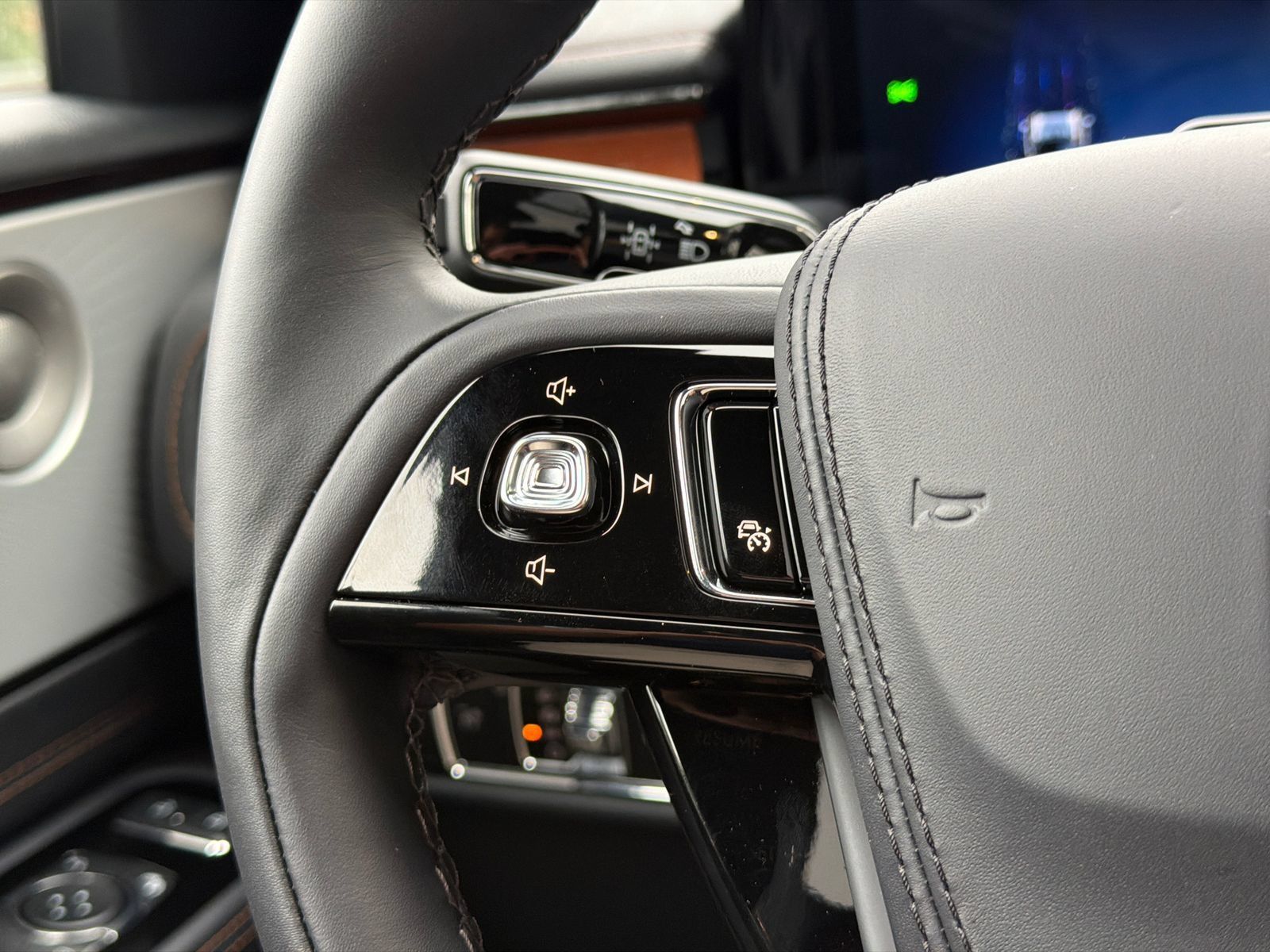 New 2027 Lincoln Aviator Black Label w/ Black Label Special Edition AWD/4WD image 25
