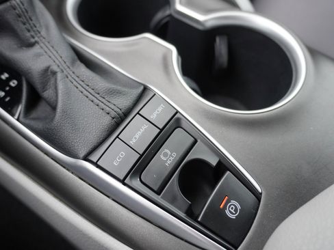 Used 2022 Toyota Camry LE image 21