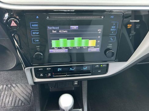 Used 2017 Toyota Corolla LE image 23