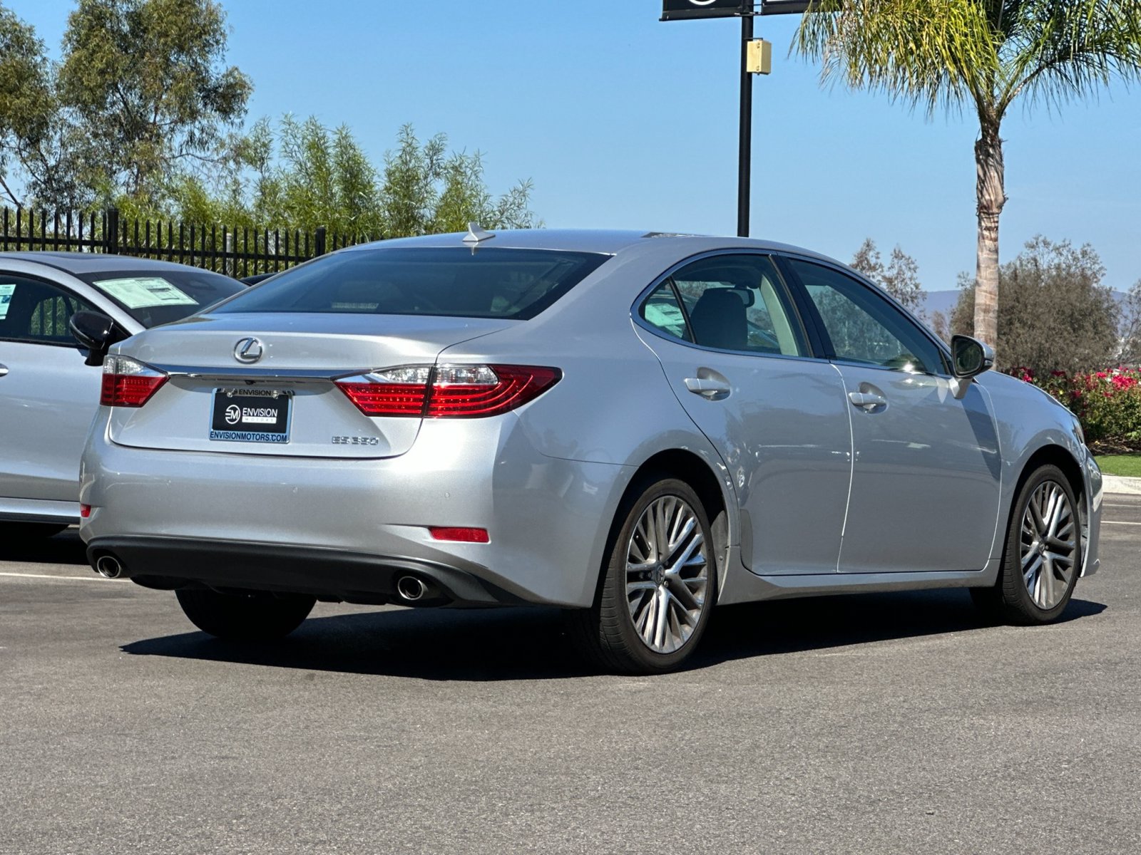 Used 2014 Lexus ES 350 w/ Luxury Package FWD image 3
