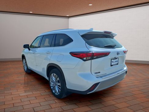 Used 2023 Toyota Highlander Platinum AWD/4WD image 6