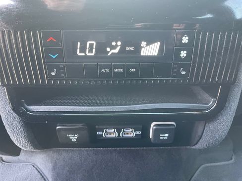 Used 2022 Jeep Wagoneer Series I w/ Convenience Group I AWD/4WD image 35