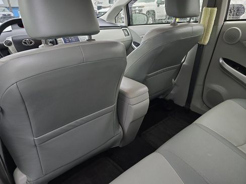 Used 2014 Toyota Prius Five image 18