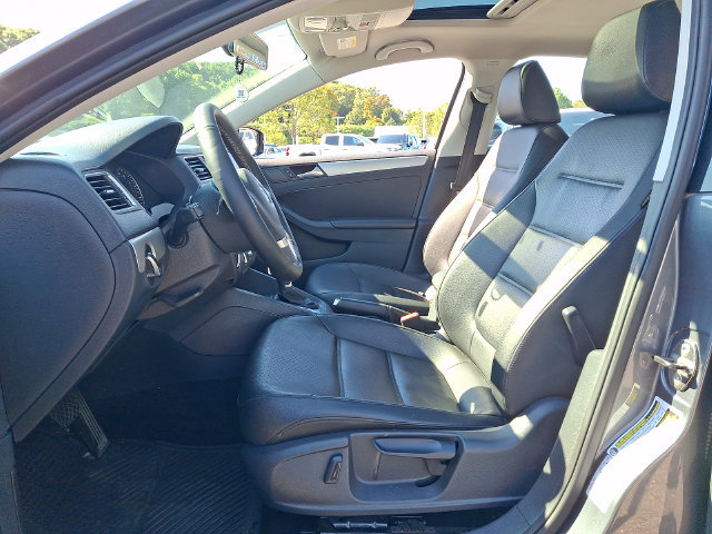 Used 2014 Volkswagen Jetta SE FWD image 2