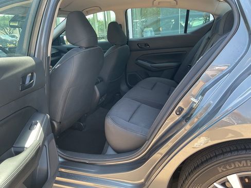 Used 2025 Nissan Altima 2.5 SV FWD image 10