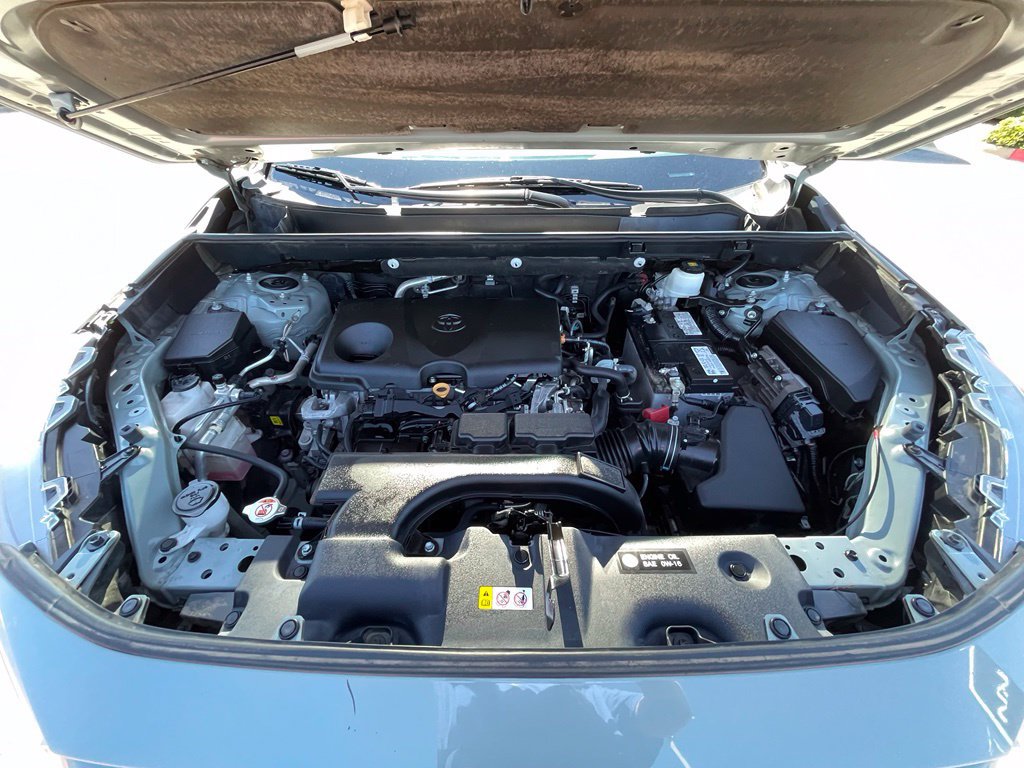Used 2021 Toyota RAV4 XLE AWD/4WD image 32