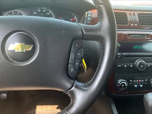 Used 2011 Chevrolet Impala LT FWD image 12