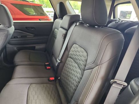 Used 2025 Nissan Pathfinder SV AWD/4WD image 20