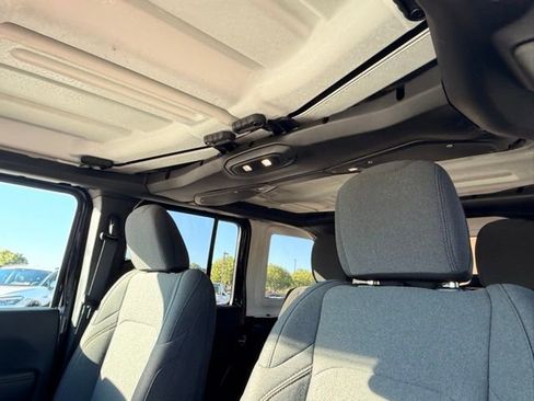 Used 2025 Jeep Wrangler Unlimited Sahara AWD/4WD image 12