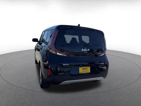 Used 2025 Kia Soul LX w/ LX Technology Package FWD image 16
