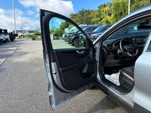 Certified 2022 Ford Escape SEL w/ SEL Stealth AWD Package image 19