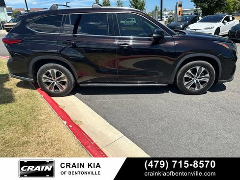 Used 2021 Toyota Highlander XLE FWD image 6