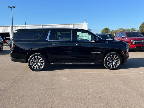 New 2026 Chevrolet Suburban High Country w/ Sun And Tow Package AWD/4WD image 3