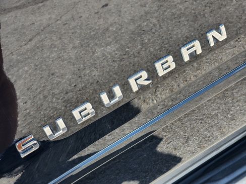 Used 2015 Chevrolet Suburban LT RWD image 12