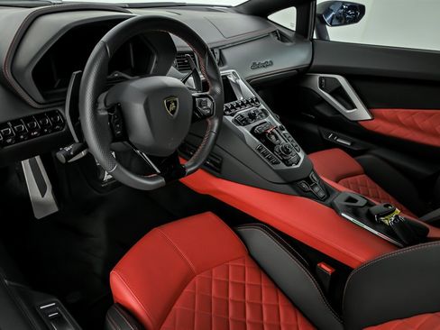 Used 2018 Lamborghini Aventador S image 24