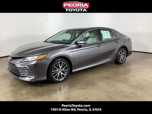 Used 2023 Toyota Camry XLE w/ Navigation Package FWD image 1