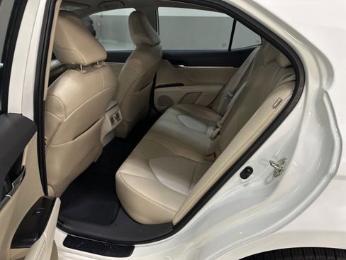 Used 2020 Toyota Camry XLE image 21