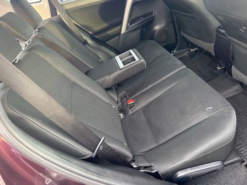 Used 2018 Toyota RAV4 LE image 17