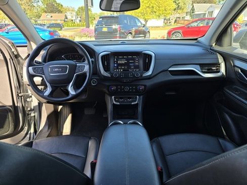 Used 2024 GMC Terrain SLT image 22