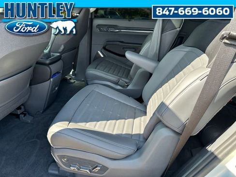 Used 2024 Kia EV9 Land image 14