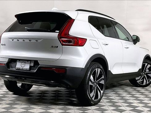 New 2026 Volvo XC40 B5 Ultra w/ Climate Package AWD/4WD image 2