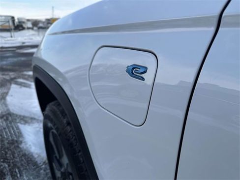 Used 2022 Jeep Grand Cherokee Limited 4xe w/ Luxury Tech Group II image 9