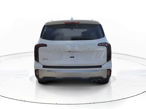 Used 2024 Kia Telluride EX w/ EX Captain's Chair Package FWD image 5