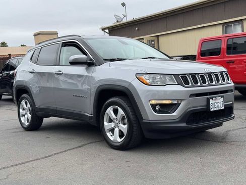 Used 2018 Jeep Compass Latitude w/ Popular Equipment Group AWD/4WD image 5