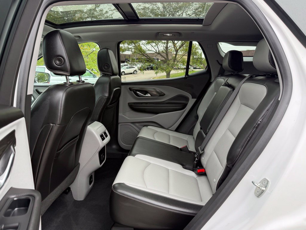 Used 2022 GMC Terrain SLT w/ Infotainment Package II AWD/4WD image 16