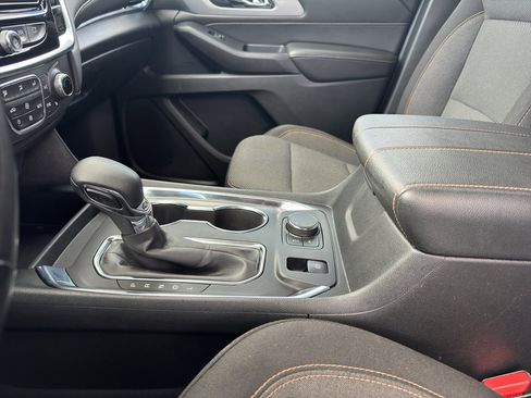 Used 2021 Chevrolet Traverse LT FWD image 11