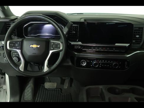 Used 2023 Chevrolet Silverado 1500 LT AWD/4WD image 17