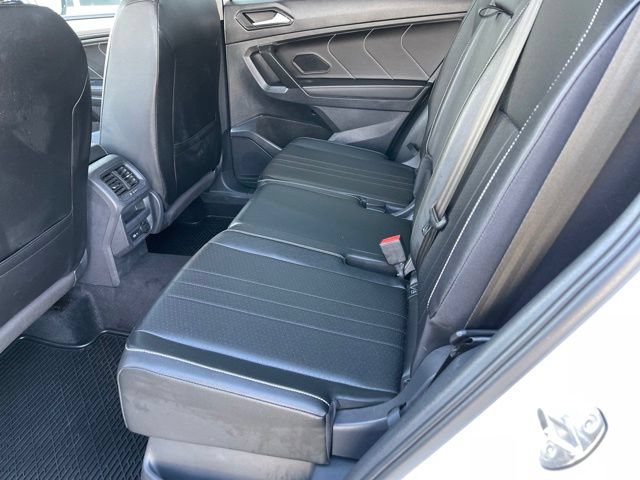 Used 2023 Volkswagen Tiguan SE AWD/4WD image 16