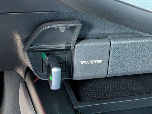 Used 2018 Toyota Camry SE FWD image 19