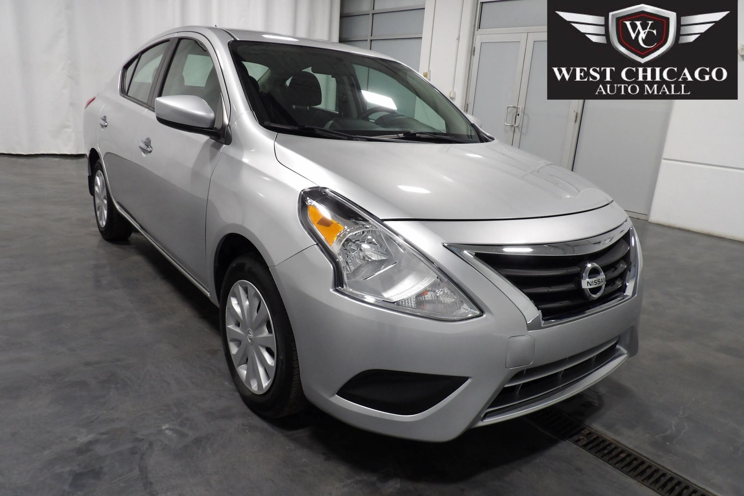 Used 2019 Nissan Versa SV FWD image 1
