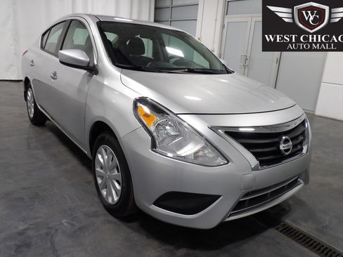 Used 2019 Nissan Versa SV FWD image 1