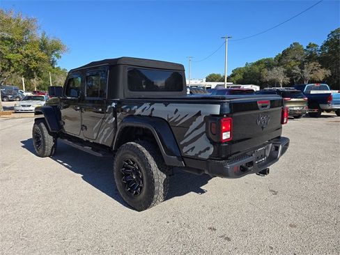 Used 2021 Jeep Gladiator Willys image 4