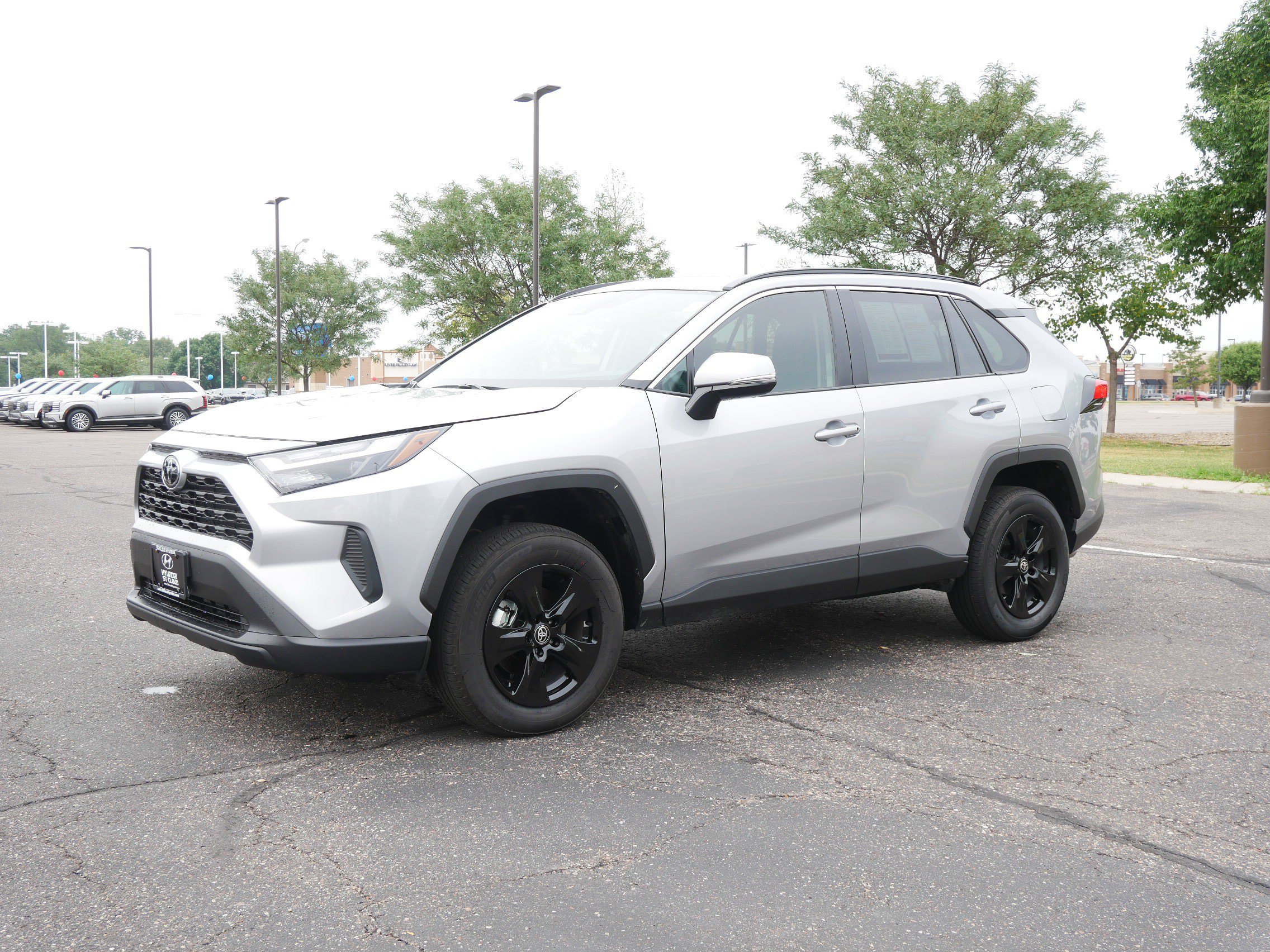 Used 2025 Toyota RAV4 XLE w/ Convenience Package AWD/4WD image 1