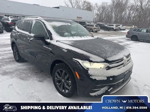 Used 2023 Volkswagen Tiguan SE w/ Panoramic Sunroof Package image 1