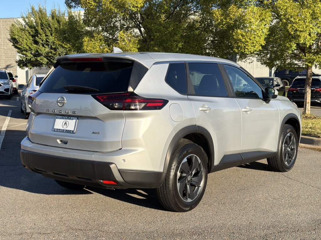 Used 2025 Nissan Rogue SV AWD/4WD image 3